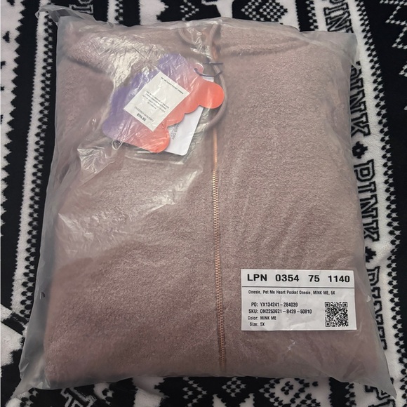 Let Me Heart Pocket Onesie - Picture 3 of 6